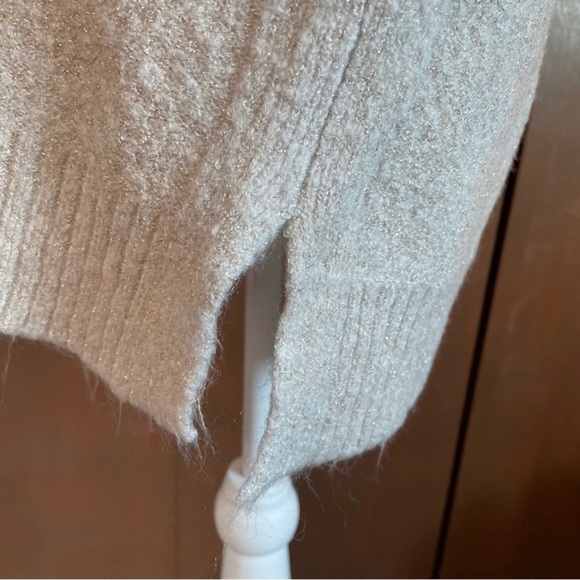 Anne Klein Women’s Cream Gold Metallic V-neck Fuzzy Pullover Sweater Large - Picture 7 of 10